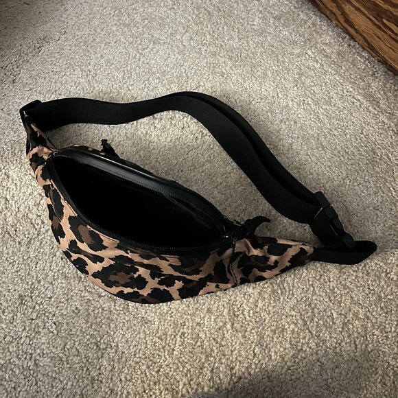 Urban Outfitters Cheetah Fanny Pack - Picture 4 of 7